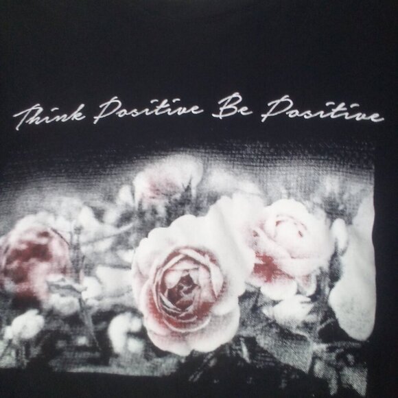 One Clothing Cropped Top XS Lot of 2 Short Sleeve Printed Flower Kindness Black - Picture 5 of 12